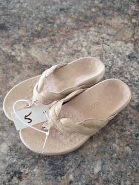 Vionic Sise 5 Women's Braided Thong Sandals in Light Beige With Slight Sparkle